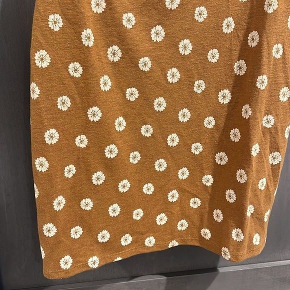 Market & Spruce Adjustable Strap Linen Blend Tank Top Tan Floral StitchFix - Picture 4 of 12